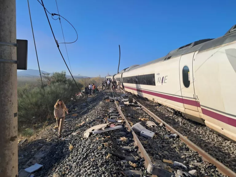Almenys 31 morts en el xoc entre dos trens d’alta velocitat a Toledo