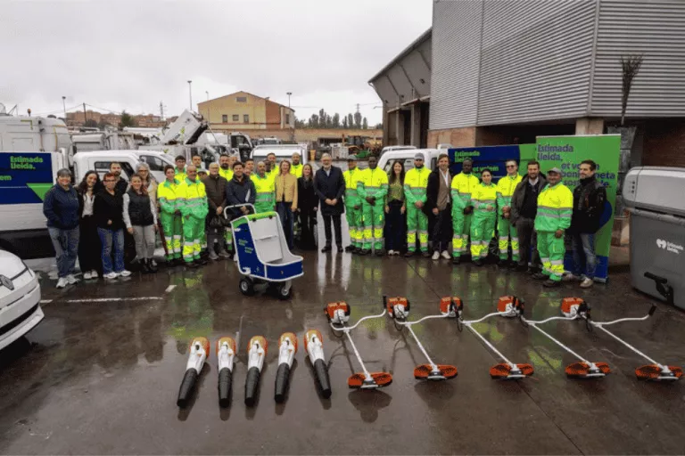 El nou servei de neteja i residus de Lleida incorpora 51 treballadors i prepara la substitució de 2.840 contenidors