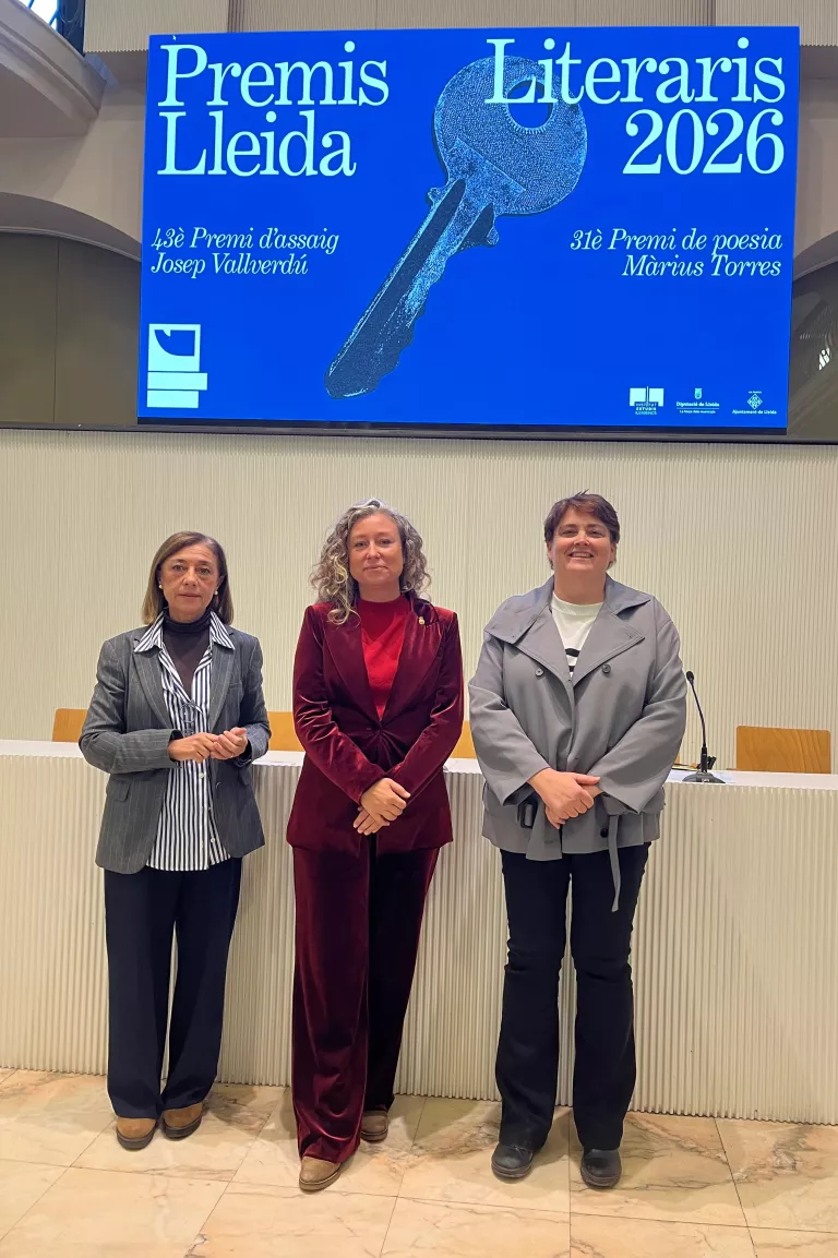 Pilar Bosch, Estefania Rufach i Rosa Mesalles presenten la programació dels Premis Literaris 2026