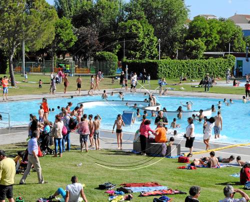 Mollerussa recapta fons contra el càncer amb 3.000 braçalets solidaris