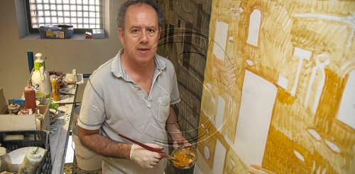 Minguell ja pinta el mural del Tricentenari a Tàrrega