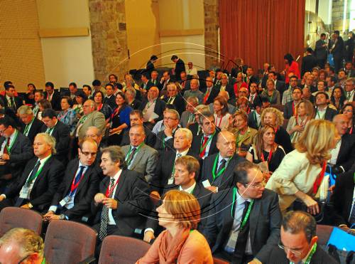 Roca Junyent deslliga la independència de la solució de la crisi econòmica