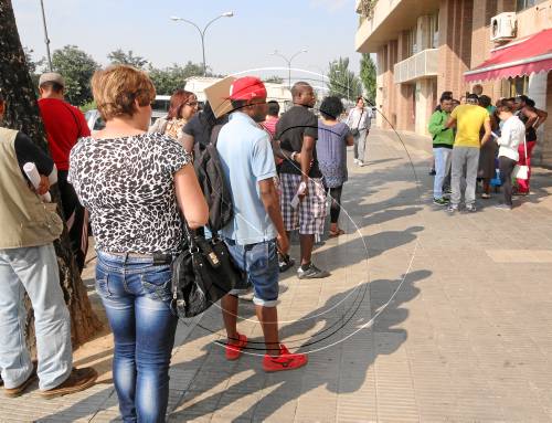 Allau de sol·licitants de feina en cambres de fruita