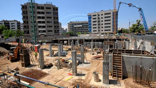 Entitats bancàries impulsen una mínima recuperació del mercat immobiliari