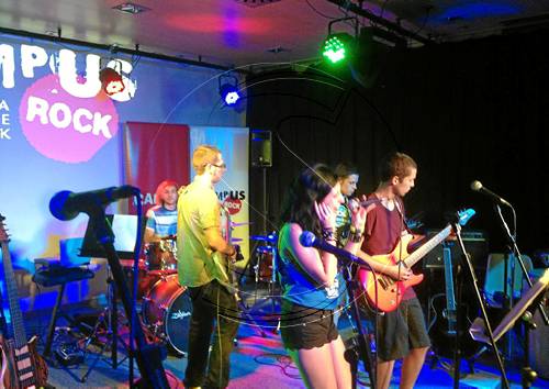 Els alumnes del Campus Rock Lleida, el 4 de juliol a la plaça de la Llotja