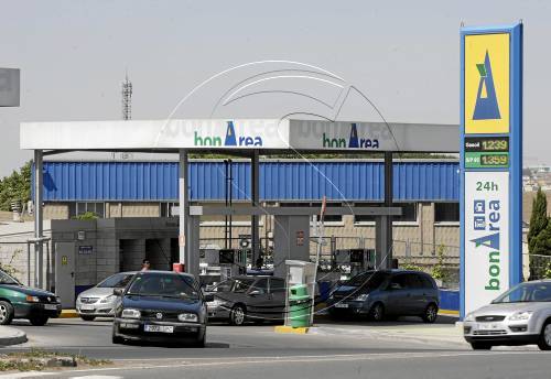 Diferències de fins a 11 euros a l'omplir el dipòsit del cotxe