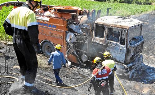 Un incendi calcina més de set hectàrees a Pradell