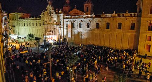 Primer concert a la plaça Universitat de Cervera