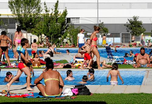 Les piscines de Lleida guanyen públic a pesar del poc sol