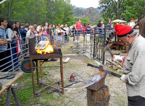 Alins congrega més de 3.000 persones a la V Fira del Ferro