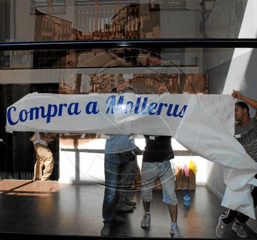Mollerussa 'recupera' un aparador buit per promocionar la ciutat