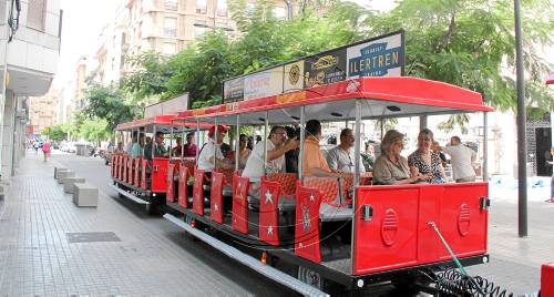 El trenet turístic ja circula pel Barri Antic