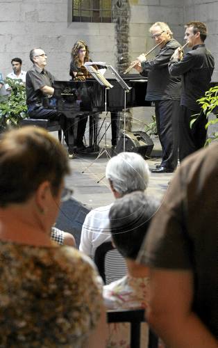 Ple a l'IEI per donar la benvinguda al Festival de Rialp