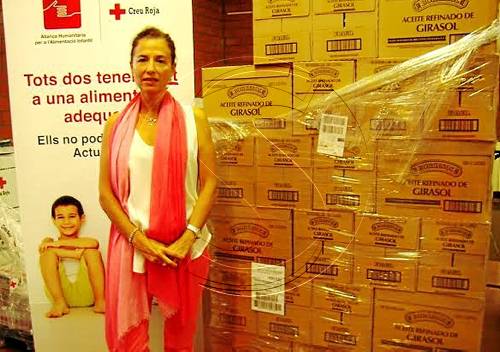 Donació de mil litres d'oli a Creu Roja