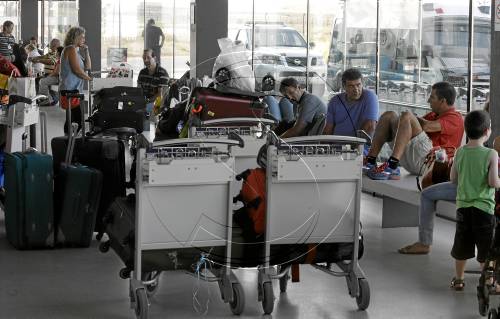 El vol d'Israel arriba amb el 90% d'ocupació i un retard de dos hores