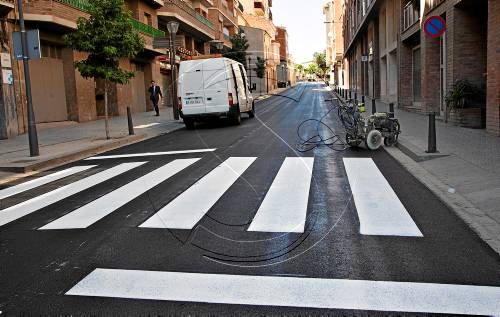 Asfalten dos vegades la C-14 a Tàrrega en una setmana
