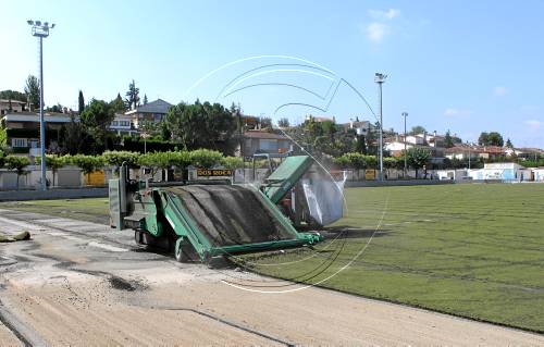 Tàrrega inicia les obres per renovar la gespa del municipal