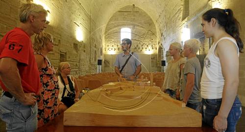 La Seu Vella ja parla en anglès