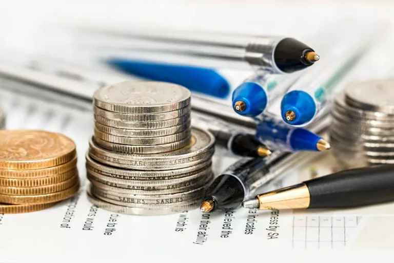 Finances a l'ESO: el món al revés.