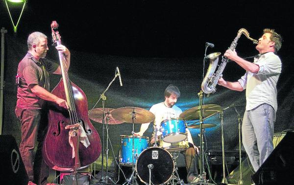 El conjunt Victor de Diego Trio en un concert de la primera edició, celebrada l'any 2013. /Segre