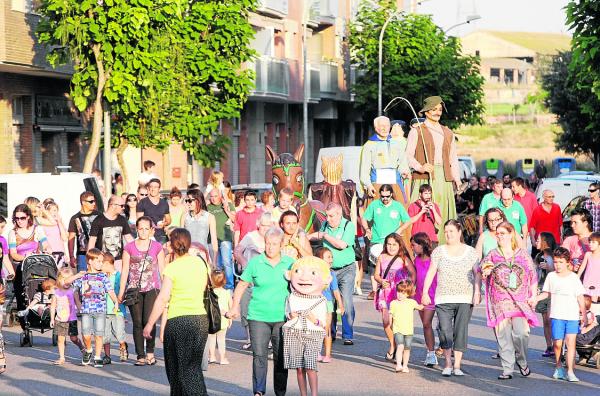 Imatge de la cercavila habitual de la Festa Major de la Bordeta