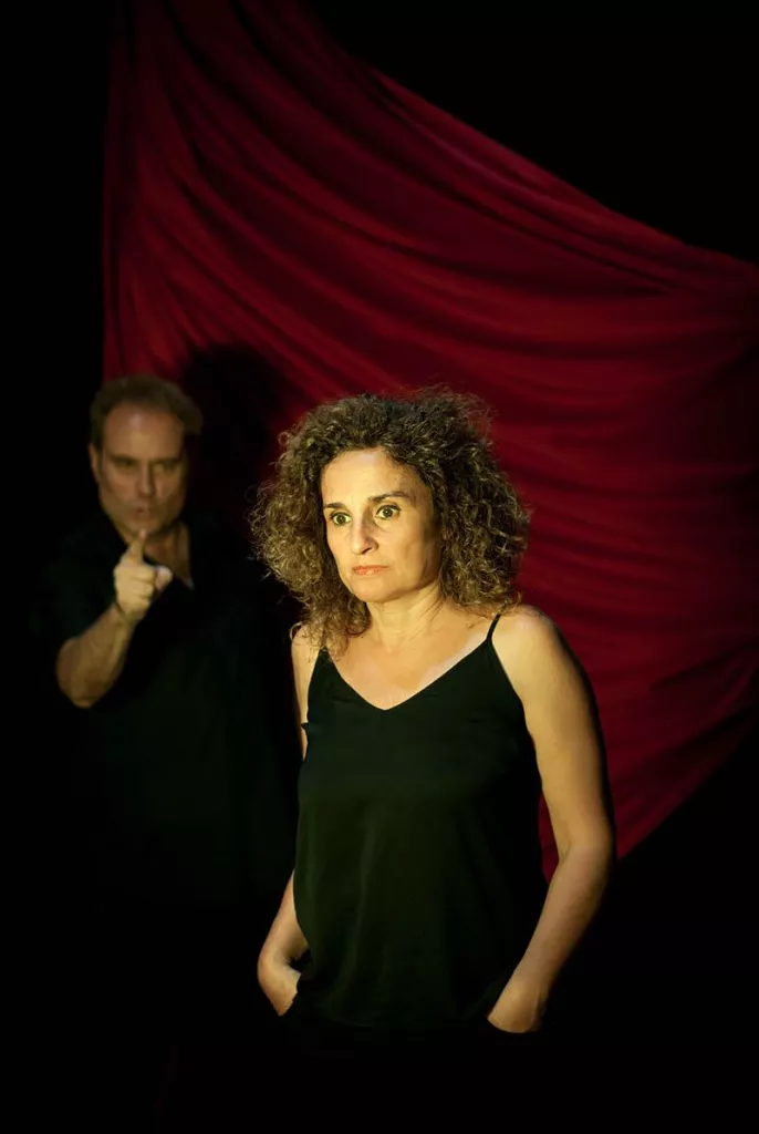 Teatre Municipal de Balaguer  Estranyes relacions