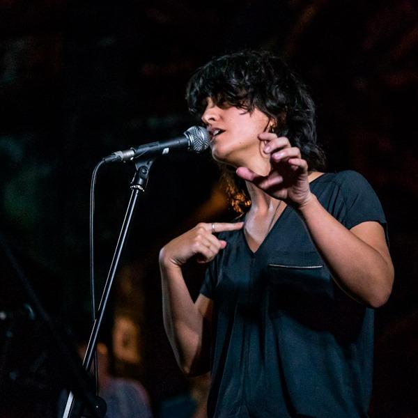 Let Her Try / Deja a Ella Provar - María Salgado