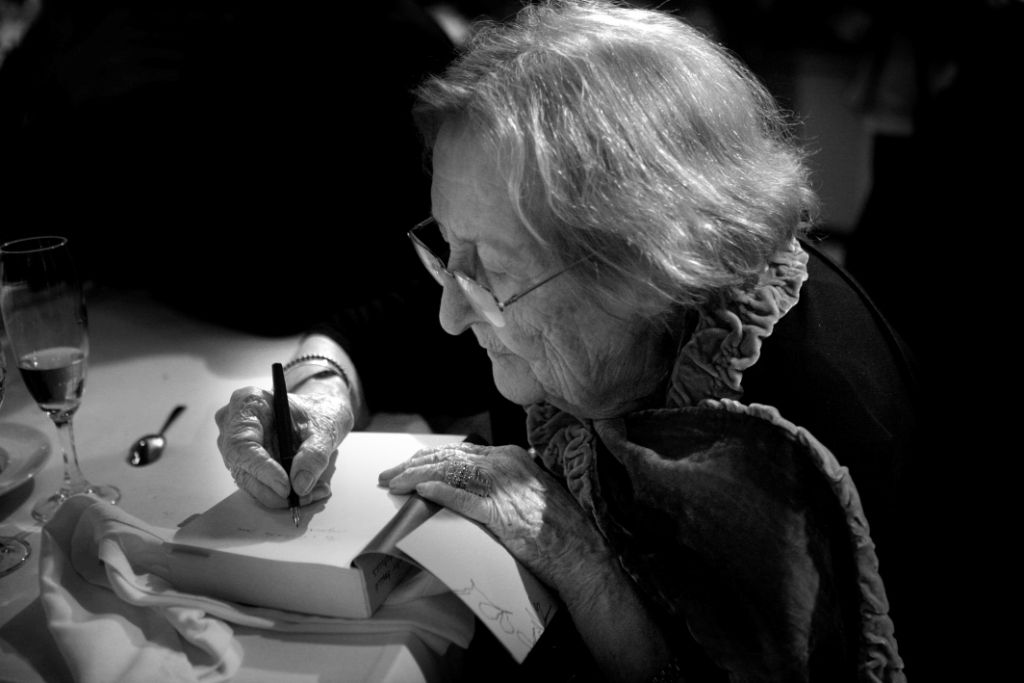 Dia Mundial de la Poesia. Pòrtic amb Montserrat Abelló