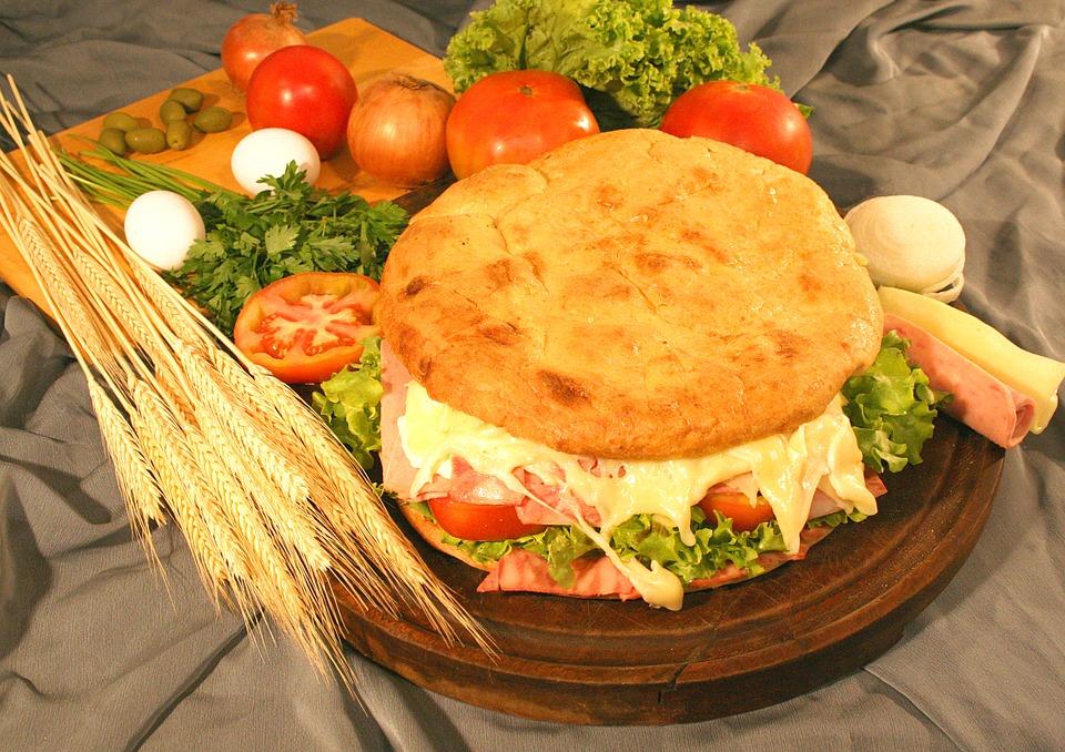Conferència: "Excessos i carències en la alimentació actual"