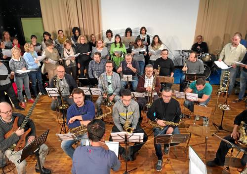 Un dels assajos de la Coral Maristes i la Big Band de Lleida / Marta Mas