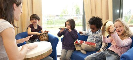 +Musiquem · Debat sobre educació i música