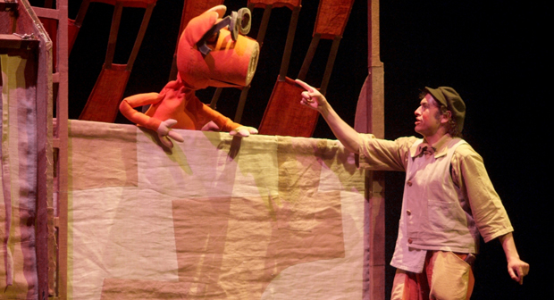 Escena de l'obra de teatre "Embolic a la granja" /  Labaldufateatre.com