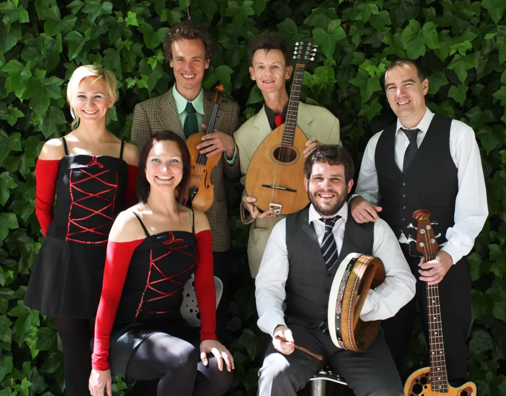 Los Stompers & Nuala