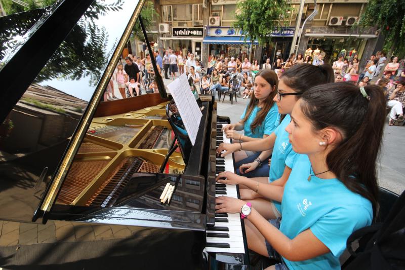 Vine a tocar el piano!