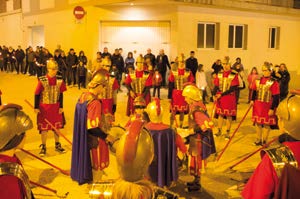 Via Crucis, Processó i Armats