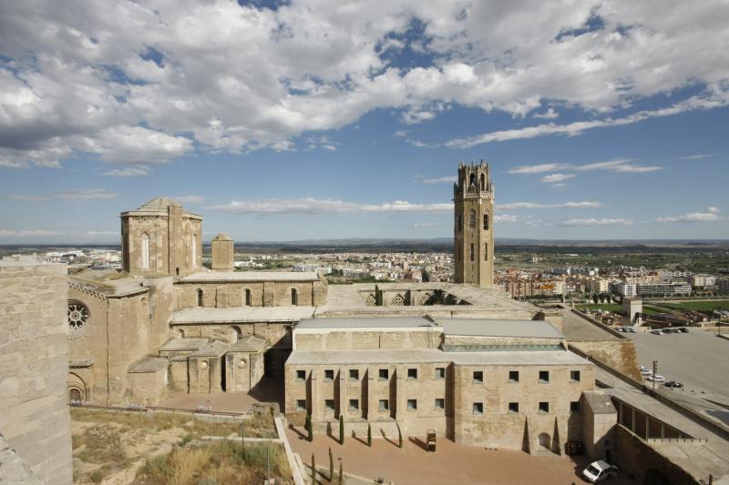 Titelles del tapís de Mestra