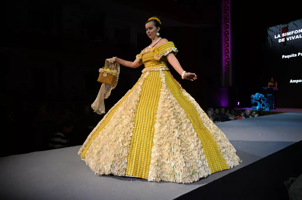 Concurs Vestits de Paper