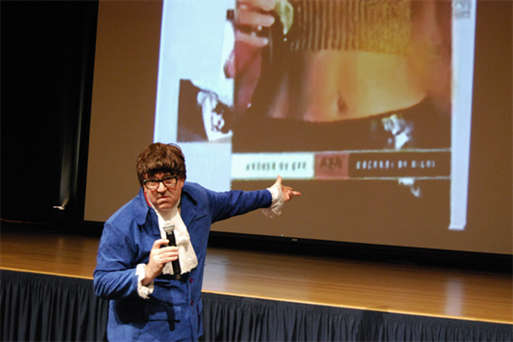 Ben Atherton-Zeman fent d'Austin Powers