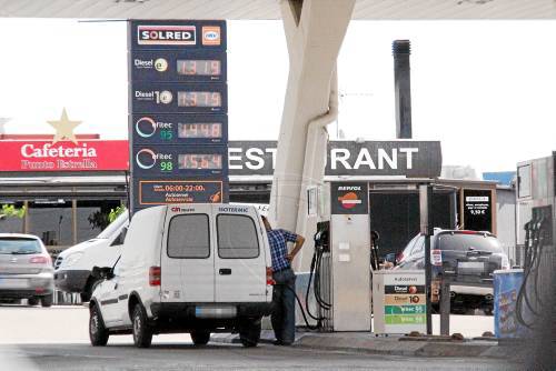 Els carburants, en el seu nivell més alt en l'inici de vacances