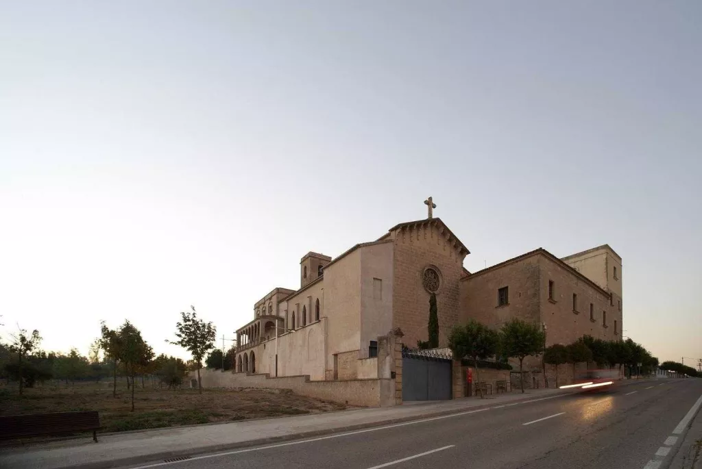 El convent de Sant Bartomeu de Bellpuig acull aquest vespre el concert del quartet femení ‘Les Kol·lontai’
