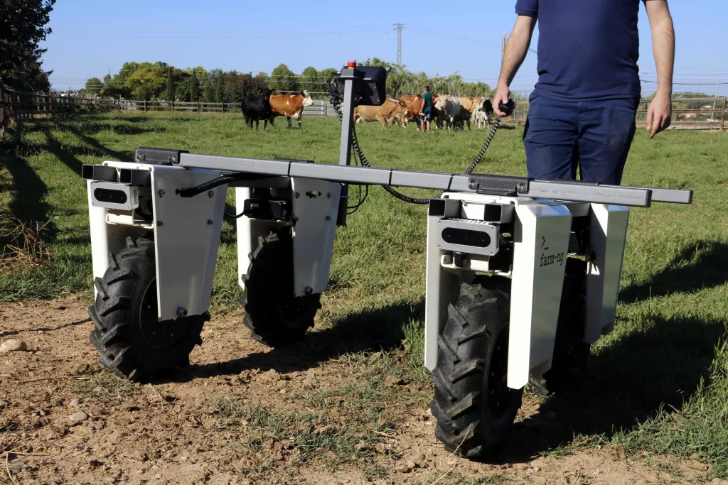 ⏯️ Arriba a Europa el primer minitractor elèctric que pot funcionar sol amb intel·ligència artificial