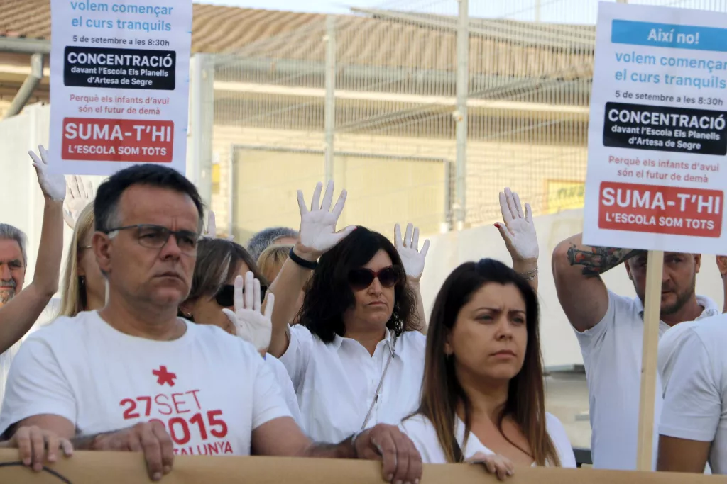 ⏯️ Protesta a Artesa de Segre contra un professor "conflictiu" assignat a una escola