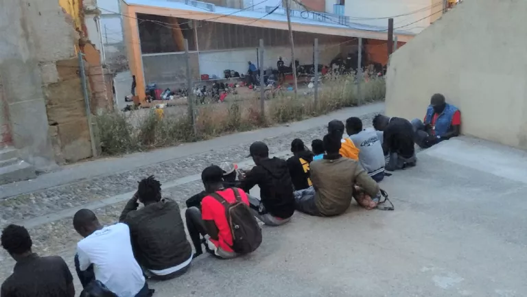 Un futbolista català pagarà l'allotjament dels temporers que dormen als carrers de Lleida