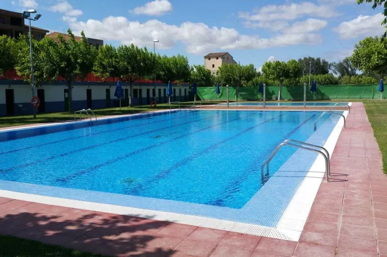 Tres municipis de Lleida ajornen l'obertura de les piscines municipals
