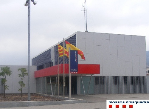 Li roben una furgoneta de cortesia prestada per un taller