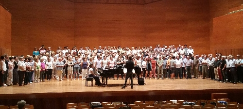 Multitudinari homenatge a Granados
