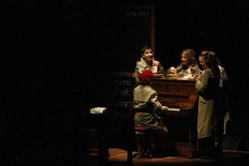 Les nenes de l’escola de postguerra, al Teatre de la Llotja