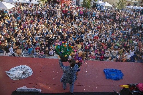 Montgai estrena el mentalisme a la fira de màgia al carrer