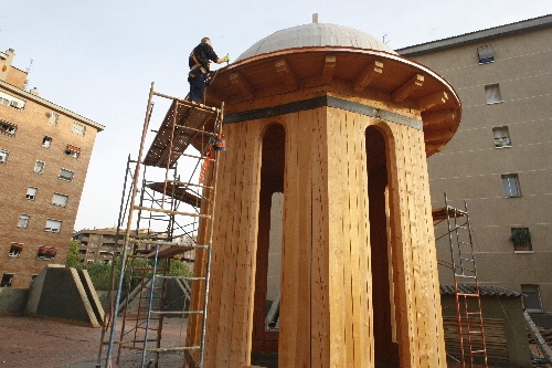 Instal·lació de la coberta de coure de l’església ortodoxa