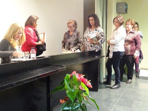 Luz Gabás presenta les seues novel·les a la Tardor Cultural d’Altorricó